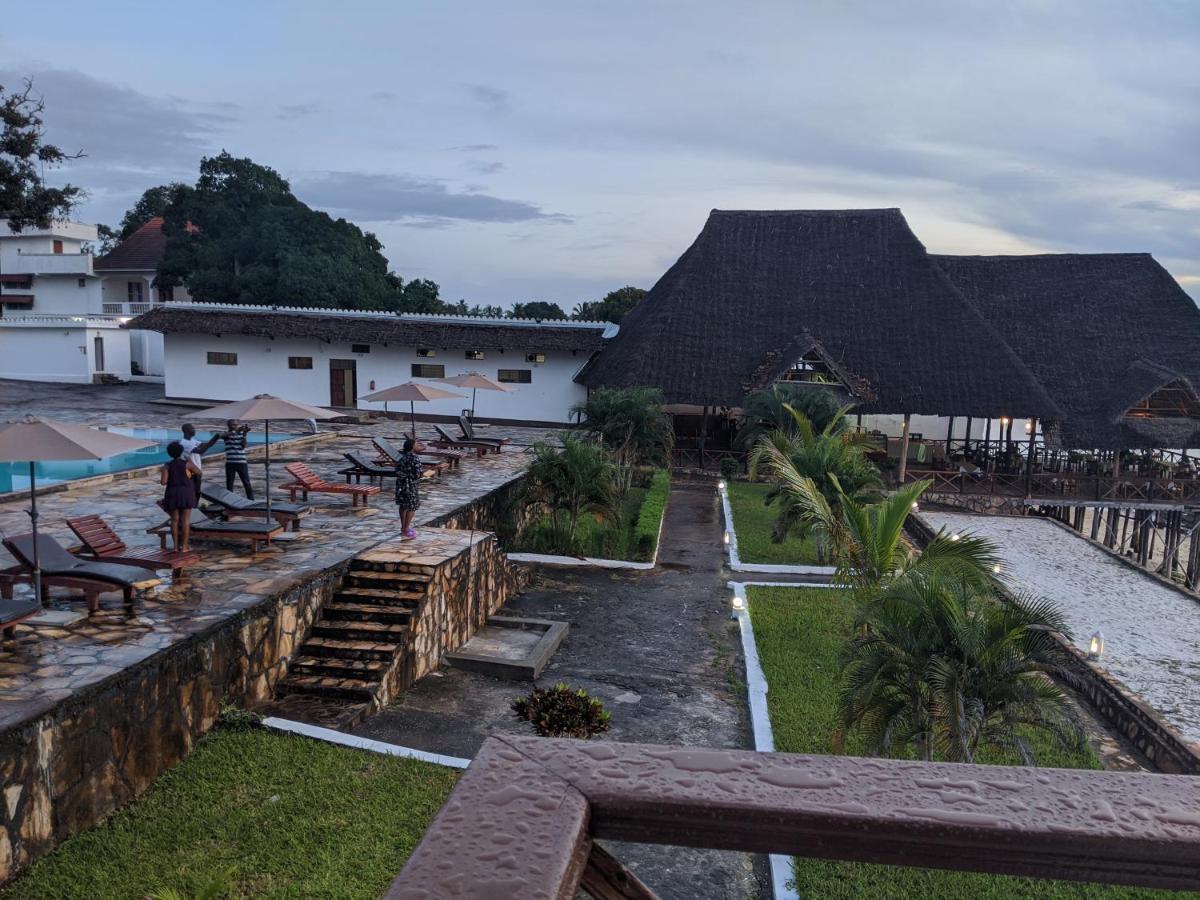 Amaan Ocean Hotel Kihinani Bububu Екстер'єр фото